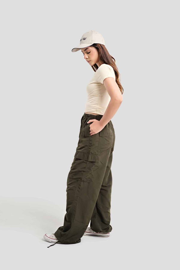 Cargo pants in Parachute-Olive