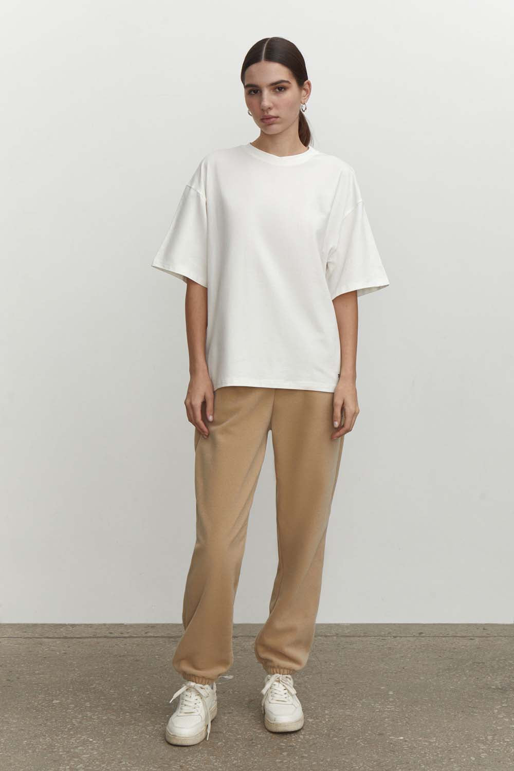 Essential T-Shirt Oversized in Milky